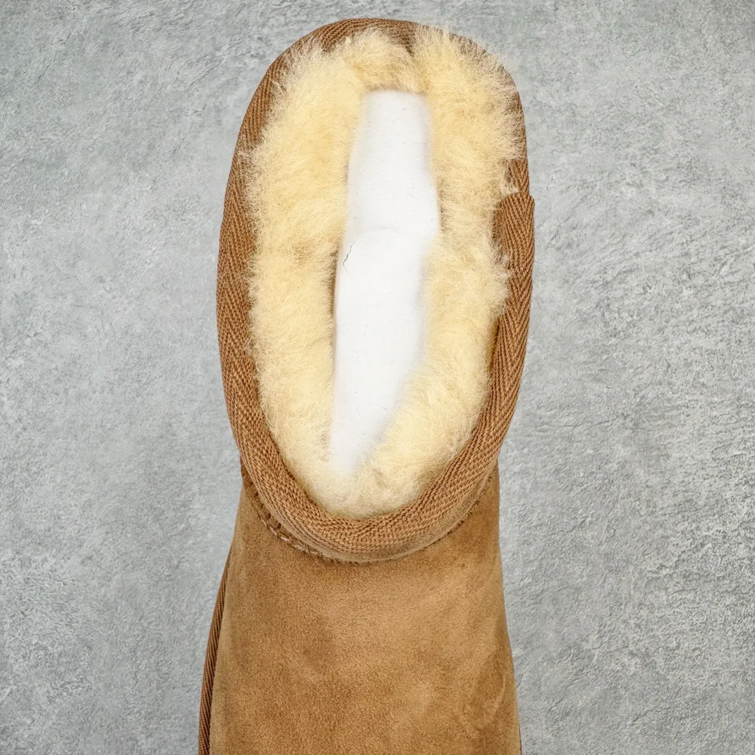 Pick up locally💰520 UGG 6222 Classic short-cut autumn and winter sheepskin and fur integrated snow boots. All shoes are made from the same factory as ZP. Longfeng A-grade Australian imported sheepskin and fur integrated men's and women's boots. Brand OEM production line. Fully follow the ZP process. OEM original pattern maker. Adhering to the principle of no original shoes and no development selection. Pay attention to every detail. The most authentic version on the market. TREADLITE "Light Wing" technology outsole. Lightweight/durable/flexible/pile size: 35 36 37 38 39 40 41 42 43 44 45 Coding: by2936060